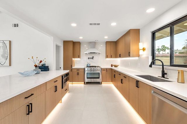 1913 E Amado Road, Palm Springs, CA 92262