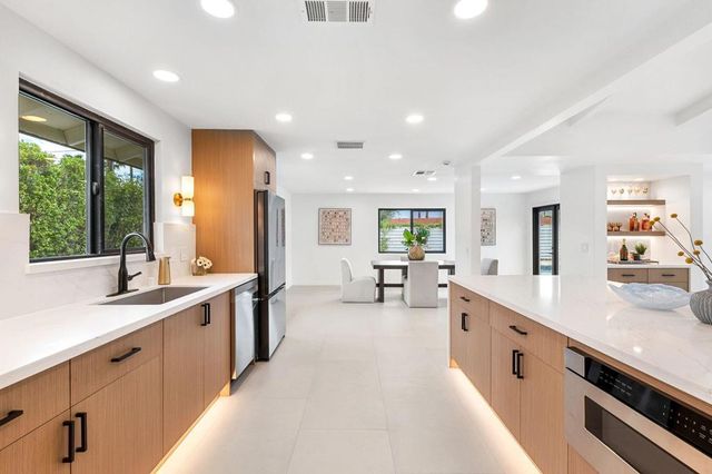 1913 E Amado Road, Palm Springs, CA 92262