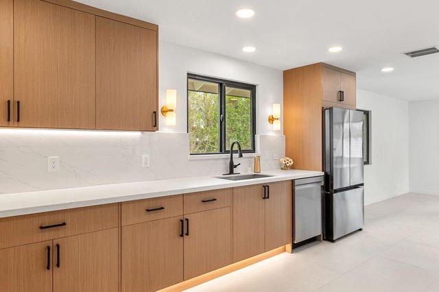 1913 E Amado Road, Palm Springs, CA 92262