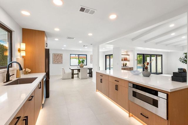 1913 E Amado Road, Palm Springs, CA 92262