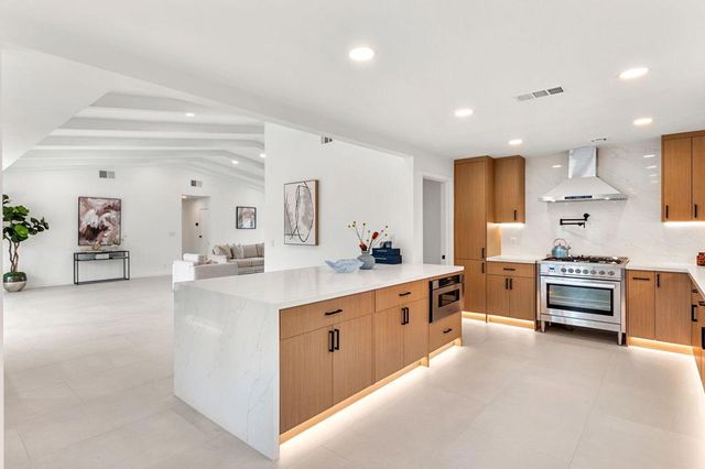 1913 E Amado Road, Palm Springs, CA 92262