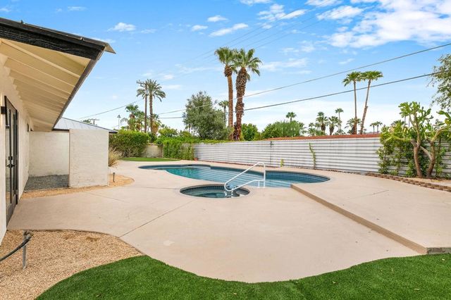 1913 E Amado Road, Palm Springs, CA 92262