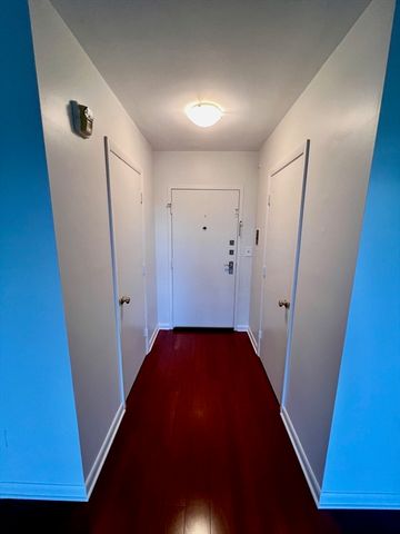 20 Hammond Pond Parkway 607, Newton, MA 02467