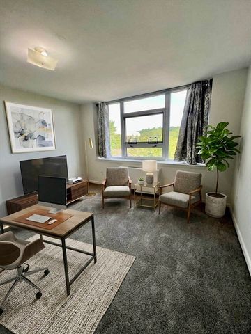 20 Hammond Pond Parkway 607, Newton, MA 02467