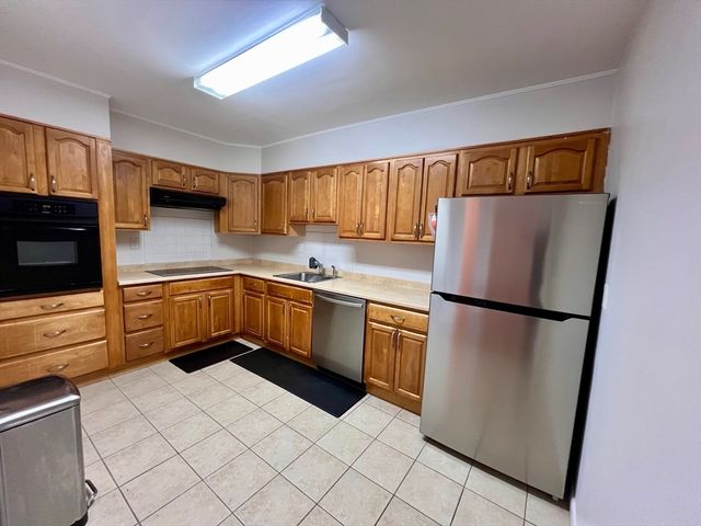 20 Hammond Pond Parkway 607, Newton, MA 02467