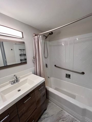 20 Hammond Pond Parkway 607, Newton, MA 02467