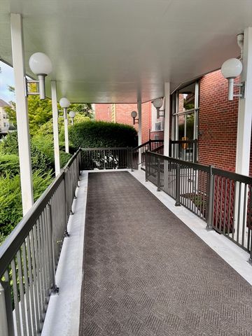20 Hammond Pond Parkway 607, Newton, MA 02467