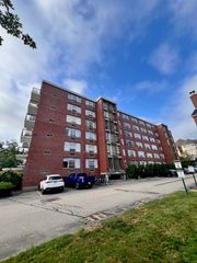 20 Hammond Pond Parkway 607, Newton, MA 02467