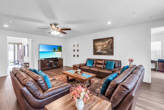 4643 Flagstaff Dr, Folsom, CA 95630