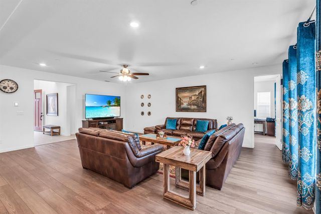 4643 Flagstaff Dr, Folsom, CA 95630