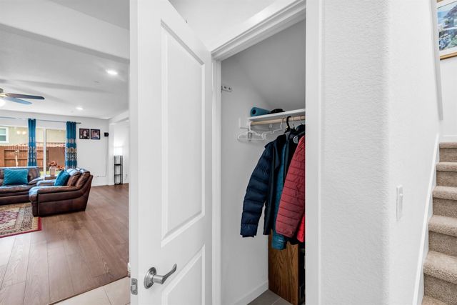 4643 Flagstaff Dr, Folsom, CA 95630