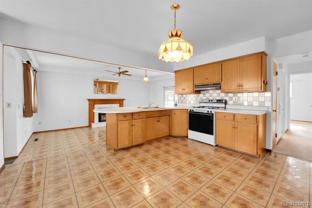 31451 Palomino Drive, Warren, MI 48093