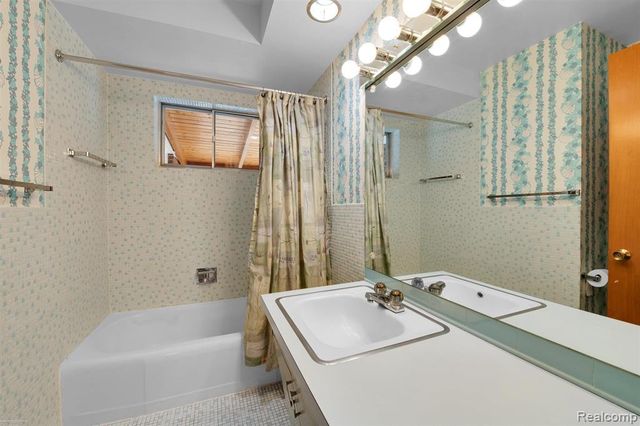 31451 Palomino Drive, Warren, MI 48093