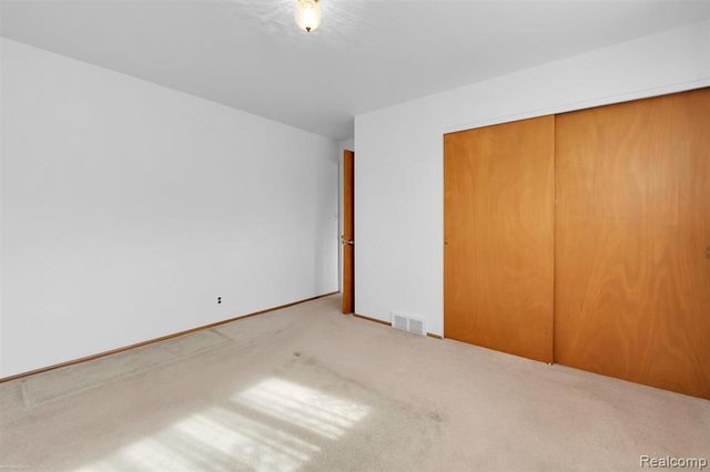 31451 Palomino Drive, Warren, MI 48093