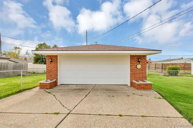 31451 Palomino Drive, Warren, MI 48093