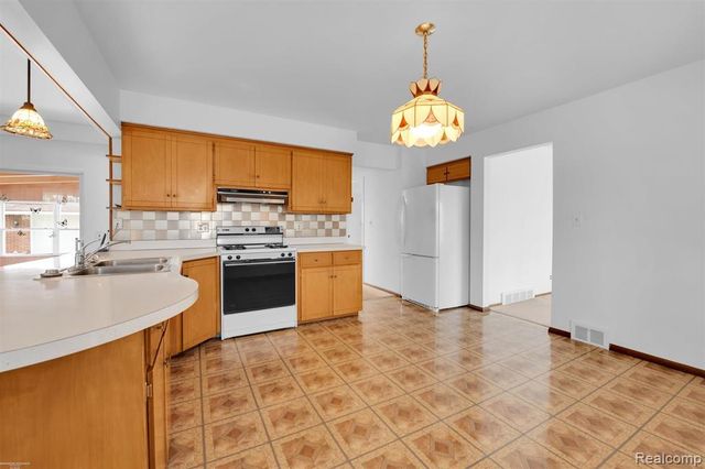 31451 Palomino Drive, Warren, MI 48093