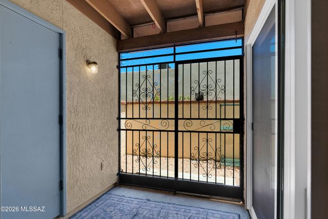 2504 N Ironwood Ridge Drive, Tucson, AZ 85745