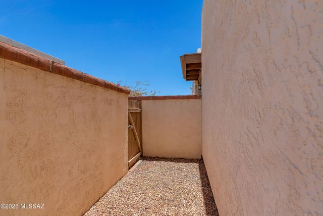 2504 N Ironwood Ridge Drive, Tucson, AZ 85745