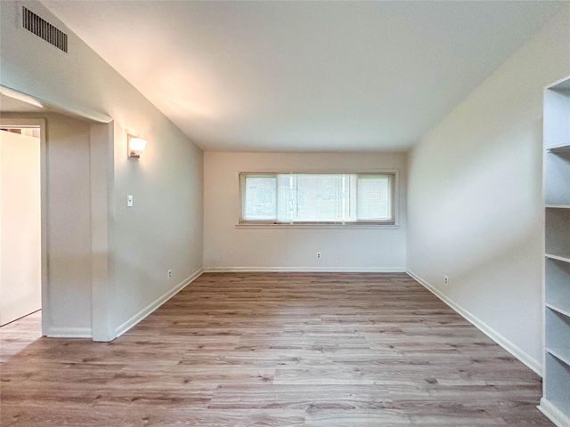 530 Circle Way, Lake Jackson, TX 77566