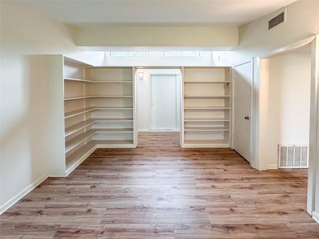 530 Circle Way, Lake Jackson, TX 77566