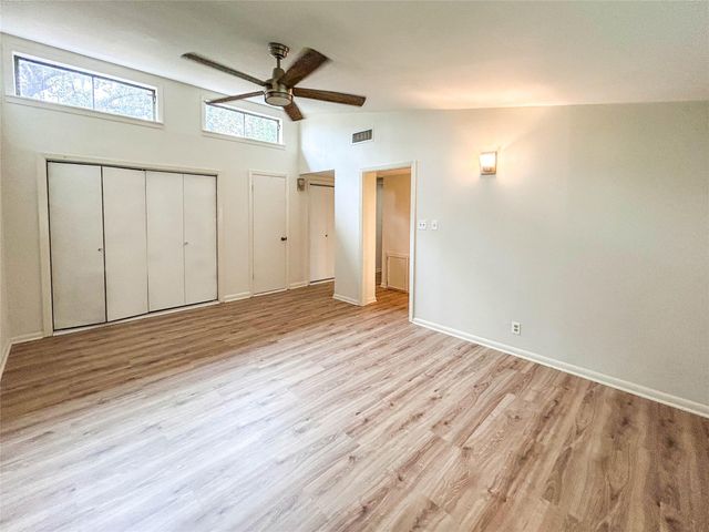 530 Circle Way, Lake Jackson, TX 77566