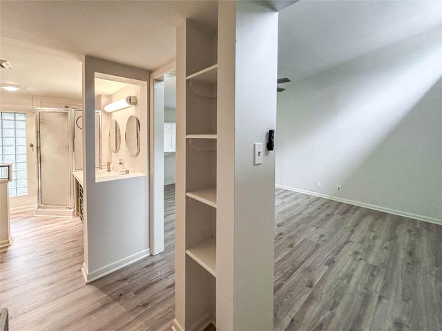 530 Circle Way, Lake Jackson, TX 77566