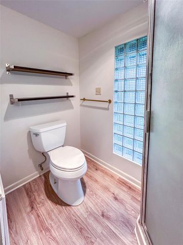 530 Circle Way, Lake Jackson, TX 77566