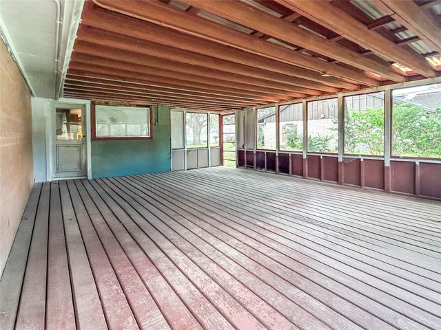 530 Circle Way, Lake Jackson, TX 77566