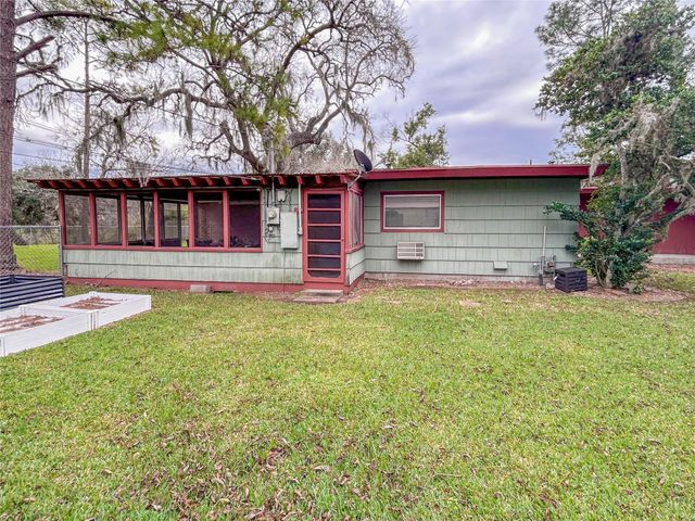 530 Circle Way, Lake Jackson, TX 77566