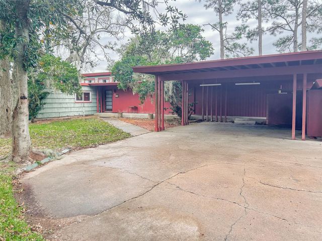 530 Circle Way, Lake Jackson, TX 77566