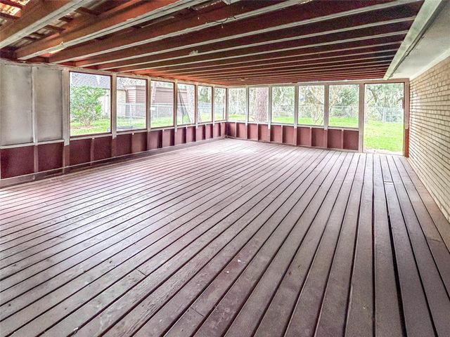 530 Circle Way, Lake Jackson, TX 77566