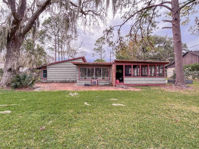 530 Circle Way, Lake Jackson, TX 77566