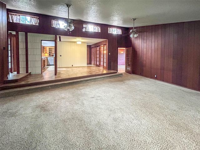 530 Circle Way, Lake Jackson, TX 77566