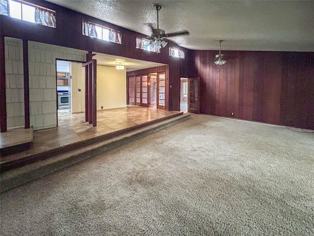 530 Circle Way, Lake Jackson, TX 77566