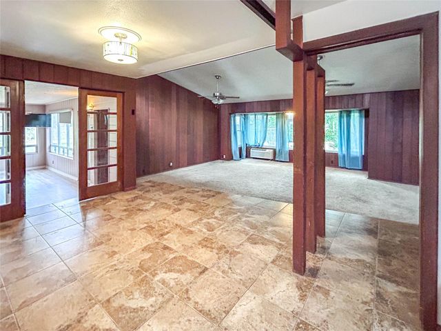 530 Circle Way, Lake Jackson, TX 77566