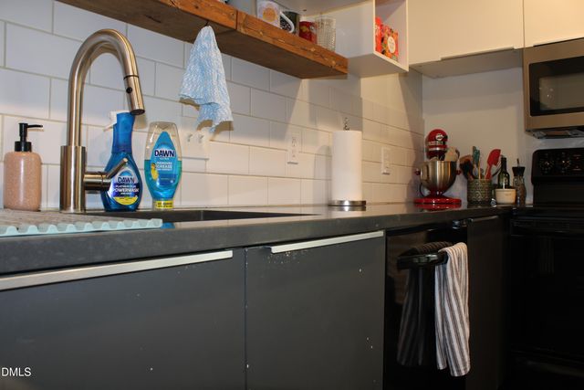 200 W Woodcroft 52 B, Durham, NC 27713