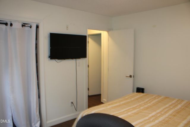 200 W Woodcroft 52 B, Durham, NC 27713