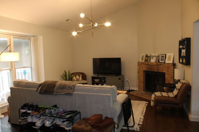 200 W Woodcroft 52 B, Durham, NC 27713