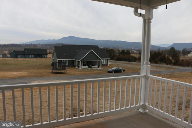 10 EARHART CT, Petersburg, WV 26847