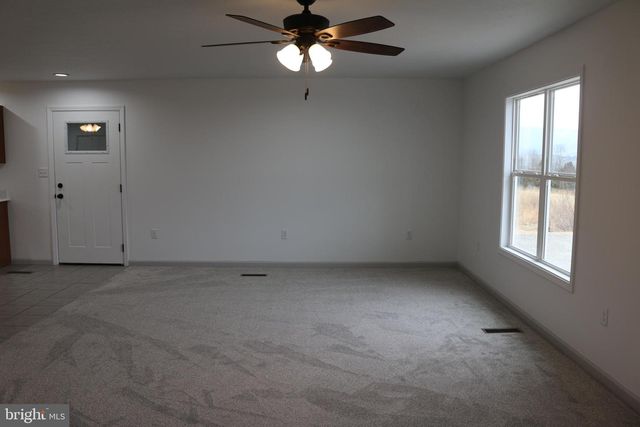 10 EARHART CT, Petersburg, WV 26847