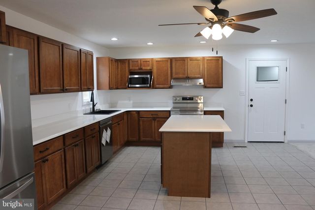 10 EARHART CT, Petersburg, WV 26847