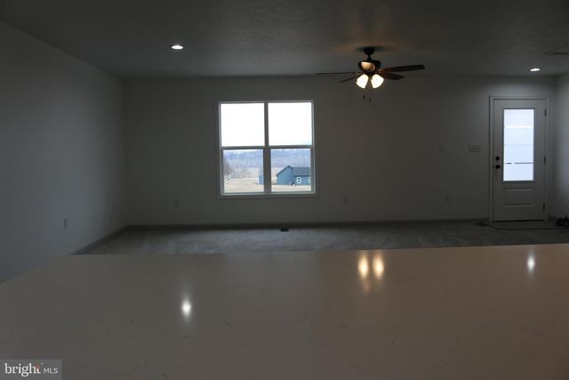 10 EARHART CT, Petersburg, WV 26847