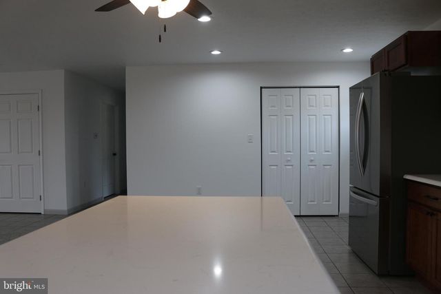 10 EARHART CT, Petersburg, WV 26847