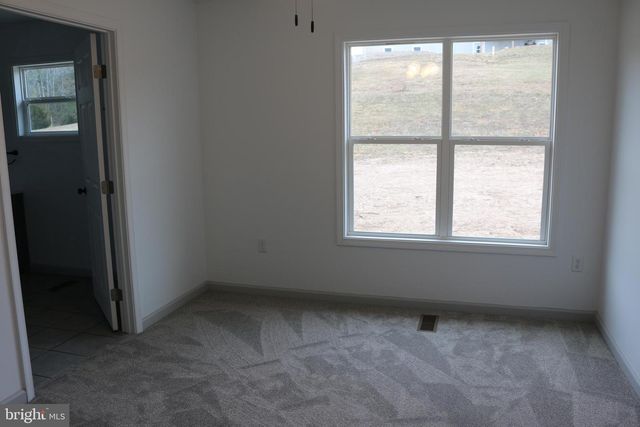 10 EARHART CT, Petersburg, WV 26847