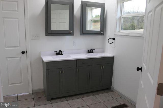 10 EARHART CT, Petersburg, WV 26847