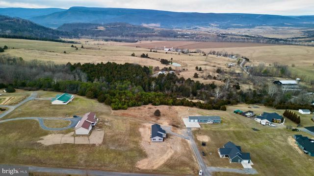 10 EARHART CT, Petersburg, WV 26847