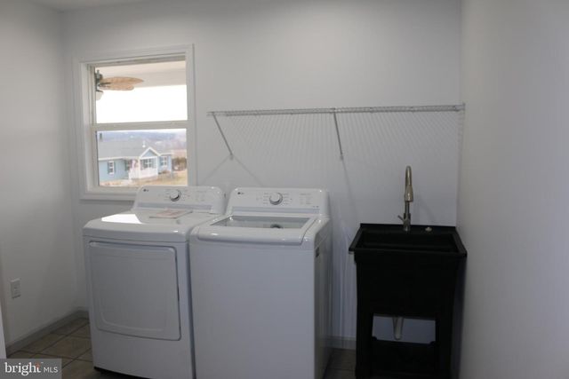 10 EARHART CT, Petersburg, WV 26847