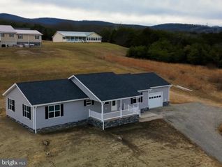 10 EARHART CT, Petersburg, WV 26847