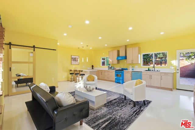 17660 Martha Street, Encino (los Angeles), CA 91316