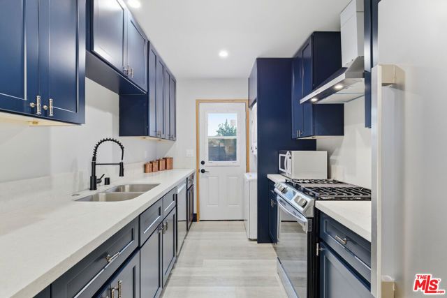 17660 Martha Street, Encino (los Angeles), CA 91316